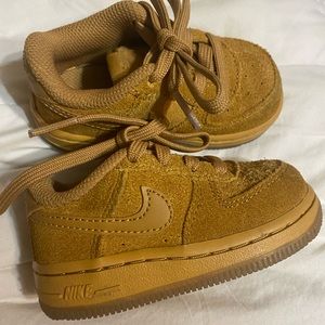 Size 5 Nike toddler shoes